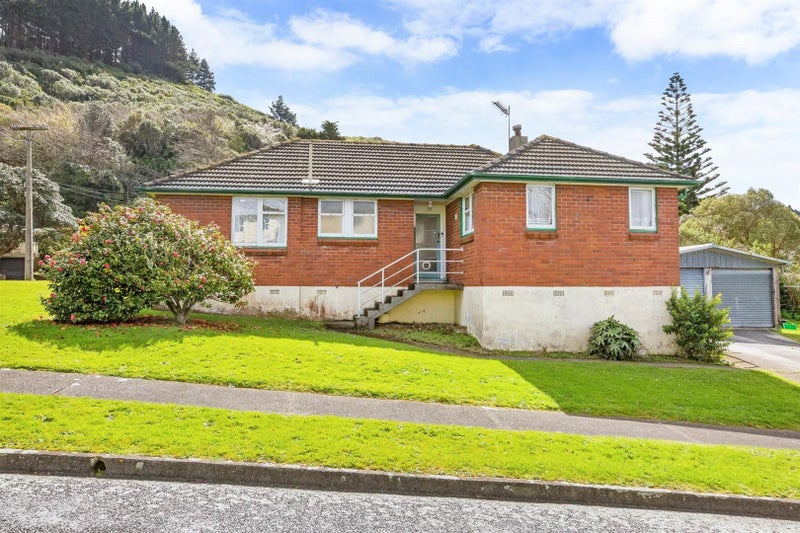 30 Franklyn Road, Tawa, Wellington - Carousel 1