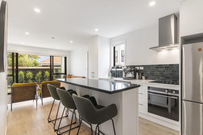 5/2 Riversdale Road, Avondale, Auckland - Carousel 1