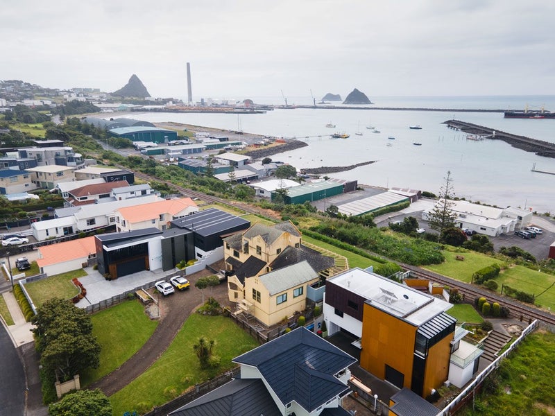 38 Birdwood Avenue, Moturoa, New Plymouth - Carousel 2