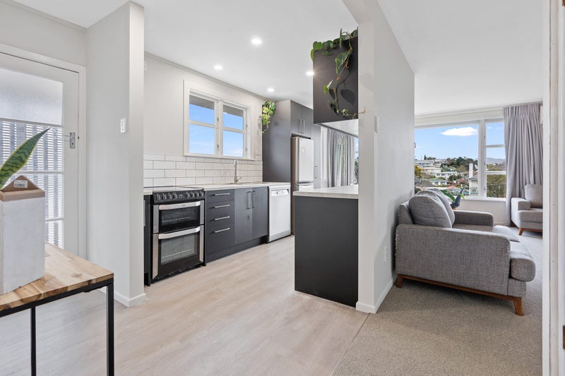 11 Pembroke Street, Westown, New Plymouth - Carousel 2