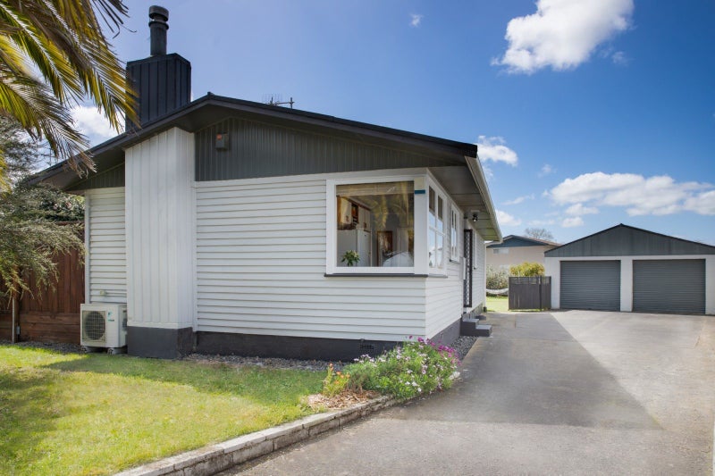 36 Deanwell Avenue, Deanwell, Hamilton - Carousel 1