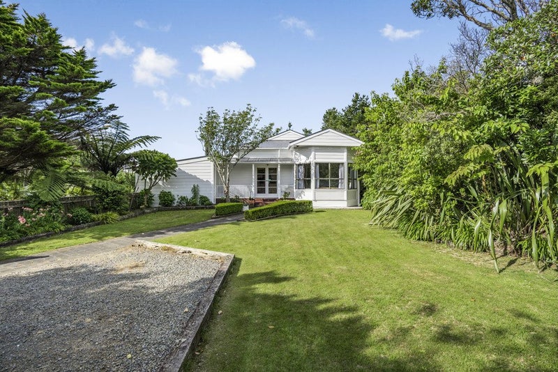 8 Stratton Street, Normandale, Lower Hutt - Carousel 1