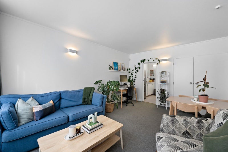 G2/70 Hobson Street, Thorndon, Wellington - Carousel 1