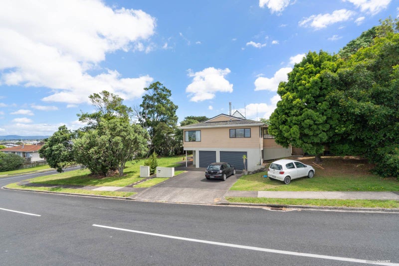 20 Cyril Crescent, West Harbour, Auckland - Carousel 1