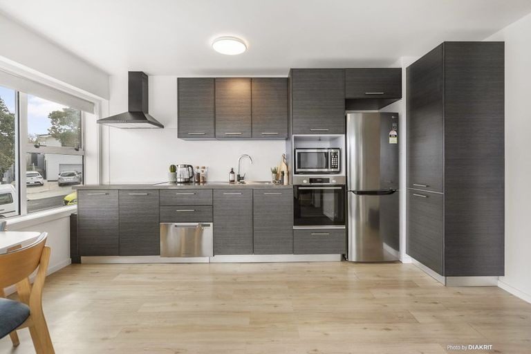 8/32 Akaroa Drive, Maupuia, Wellington - Carousel 2