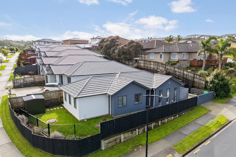 19 Jezero Drive, Massey, Auckland - Carousel 2