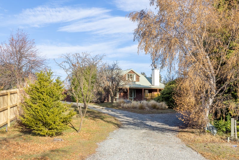 37 Elizabeth Street, Wanaka - Carousel 1