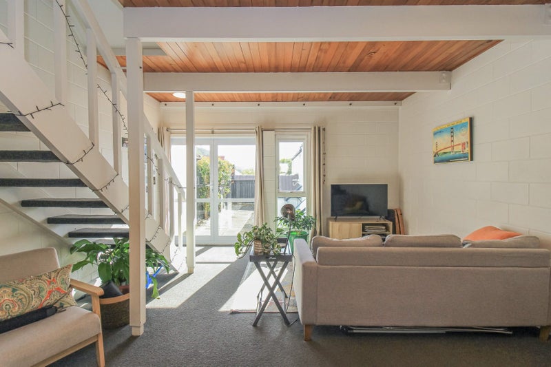7/11 Pitarua Street, Thorndon, Wellington - Carousel 1