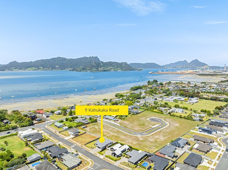 9 Kahukaka Road, One Tree Point - Carousel 1