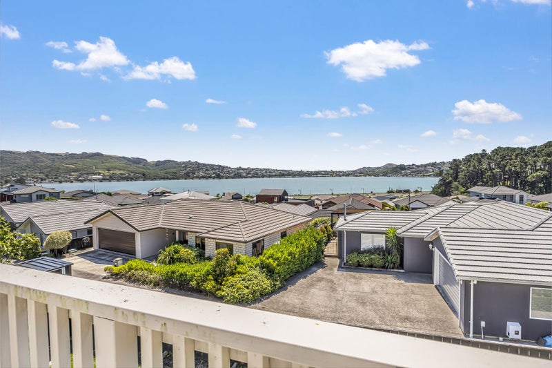 29 Margaret Shields Avenue, Aotea, Porirua - Carousel 2