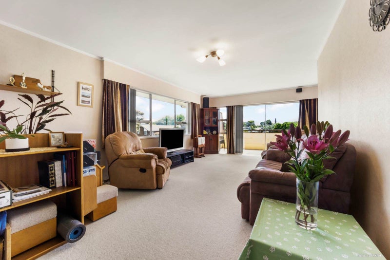 7 Butterworth Drive, Glendene, Auckland - Carousel 2