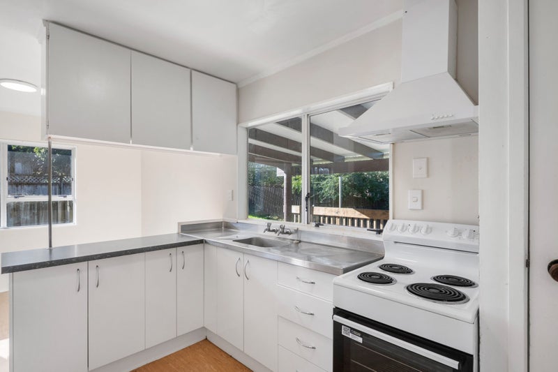 10 Denver Avenue, Sunnyvale, Auckland - Carousel 2