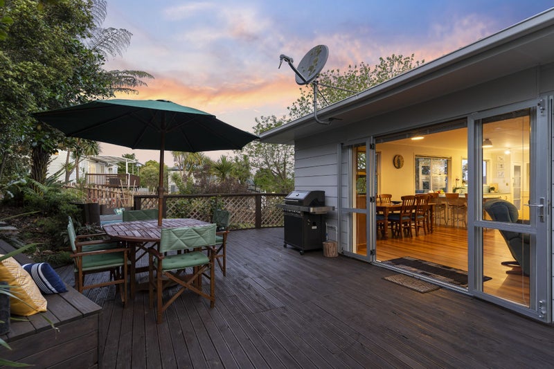 35 Normanton Street, Glenfield, Auckland - Carousel 11