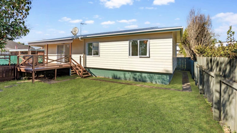 1/616 Te Atatu Road, Te Atatū Peninsula, Auckland - Carousel 1