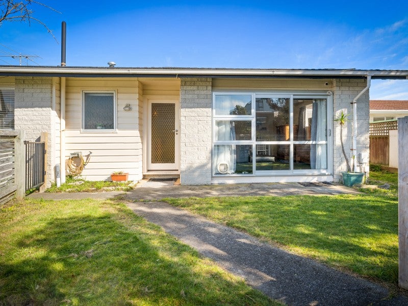 2 Cobar Close, Maupuia, Wellington - Carousel 2