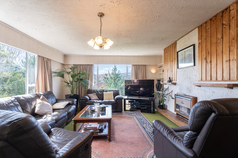 68 Fyvie Avenue, Tawa, Wellington - Carousel 2