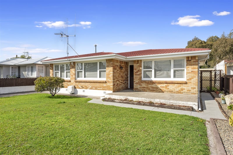 88 Masters Avenue, Hillcrest, Hamilton - Carousel 2