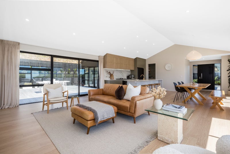 75 Queen Charlotte Drive, Aotea, Porirua - Carousel 1