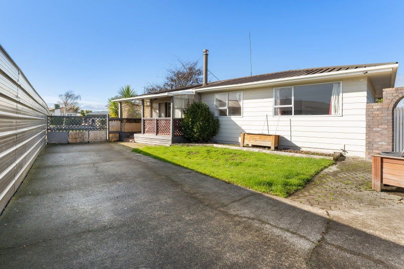 24 Hillcrest Drive, Kelvin Grove, Palmerston North - Carousel 2