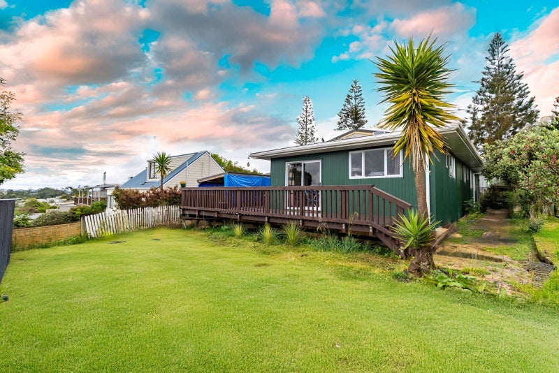 2/15 Seabar Place, Glen Eden, Auckland - Carousel 1