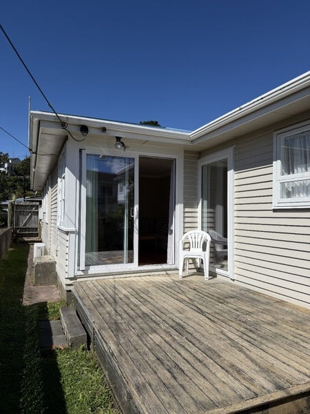 15 Lyndfield Lane, Newlands, Wellington - Carousel 1