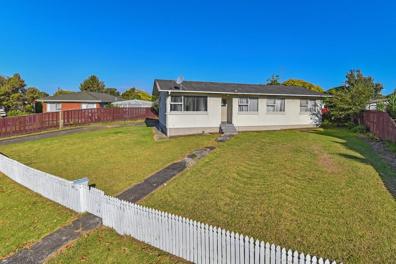6 Staverton Crescent, Mangere, Auckland - Carousel 1