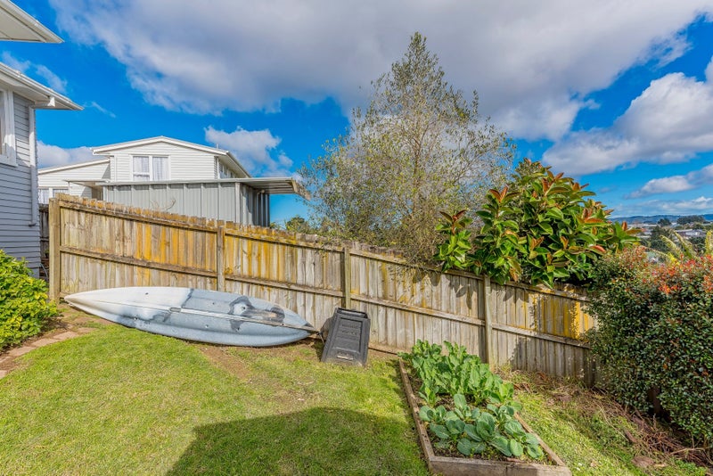 10 Marie Crescent, Te Atatu South, Auckland - Carousel 24