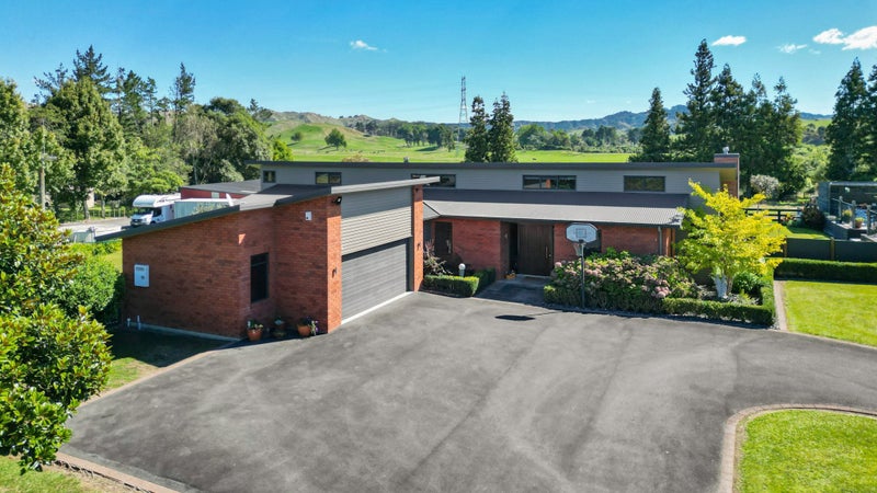 24 Highbrook Way, WHATAWHATA, HAMILTON - Carousel 1