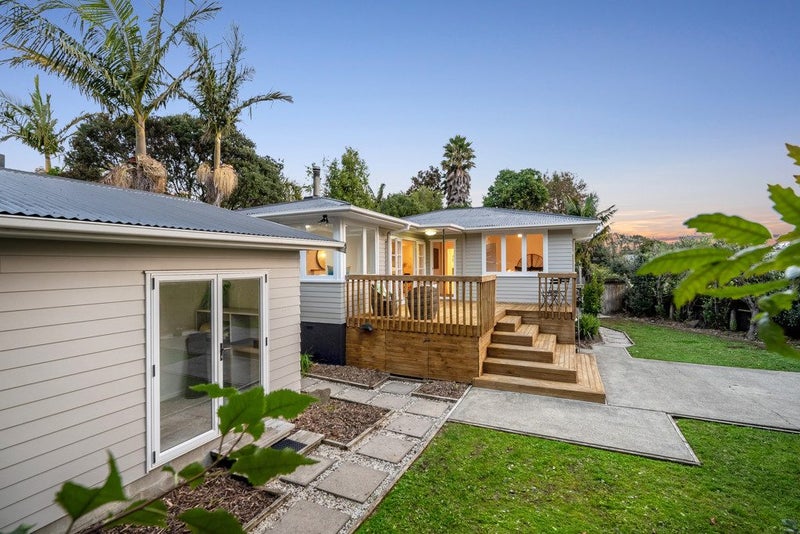 12 Mayburn Road, Te Atatu Peninsula, Auckland - Carousel 1