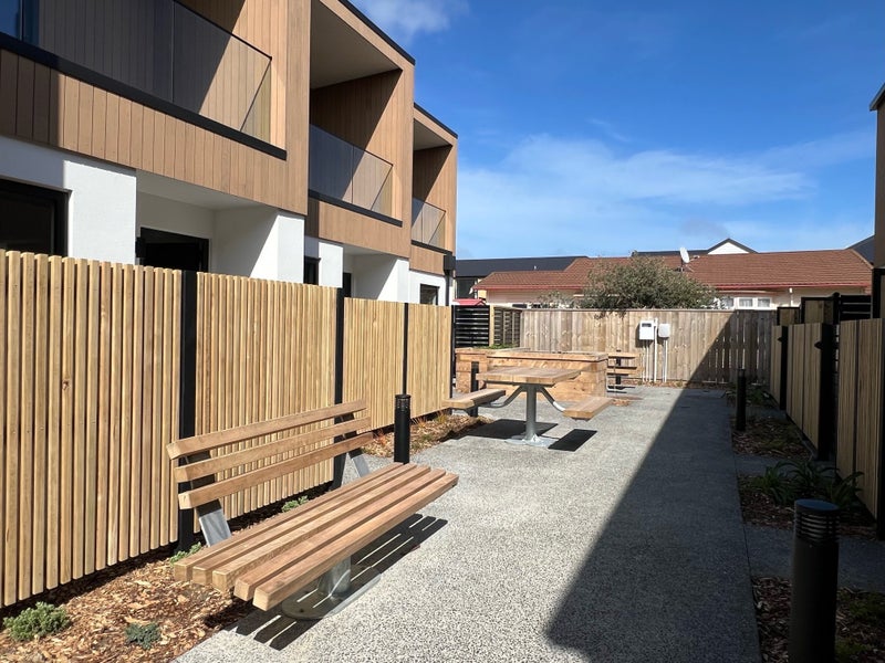 8/92 Cambridge Terrace, Waterloo, Lower Hutt - Carousel 21