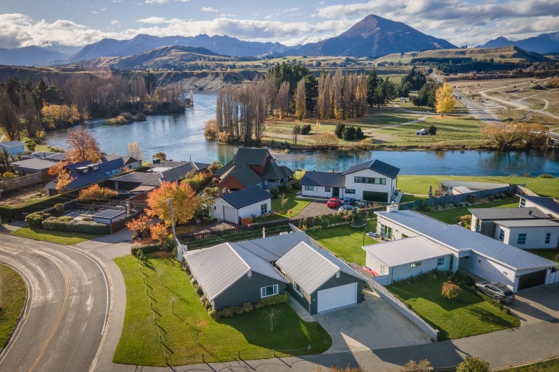 1 Ivy Lane, Albert Town, Wanaka - Carousel 2