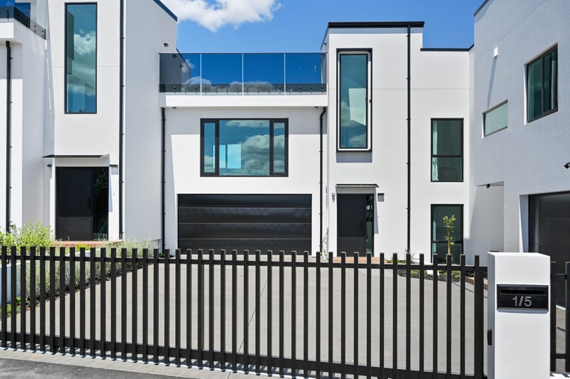 4/1 Palmerston Street, Hamilton Central, Hamilton - Carousel 1