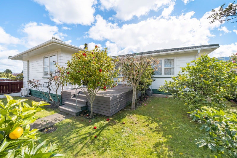 16 Burns Grove, Trentham, Upper Hutt - Carousel 2