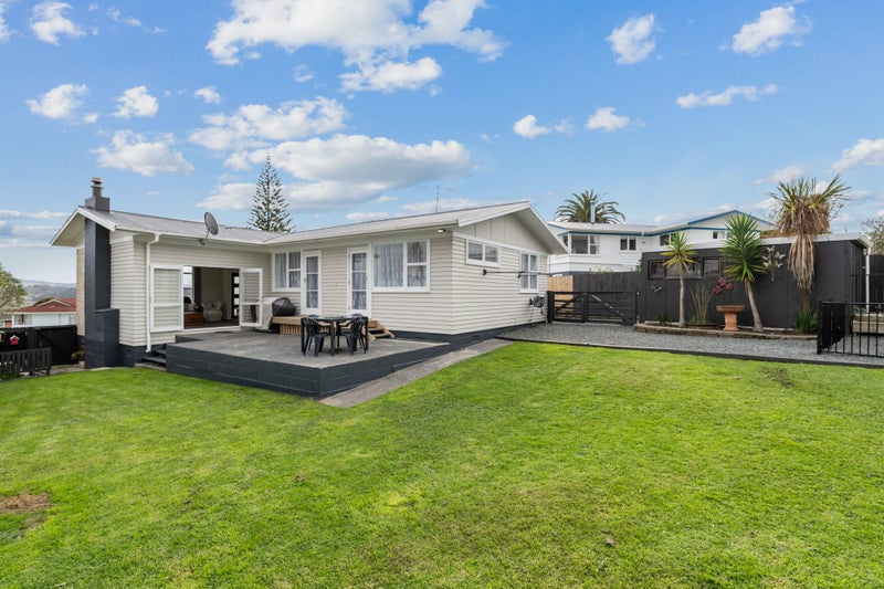 10 Leonard Place, Onerahi, Whangarei - Carousel 1