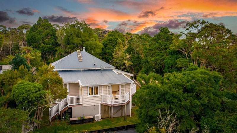 709 Scenic Drive, Henderson Valley, Auckland - Carousel 1