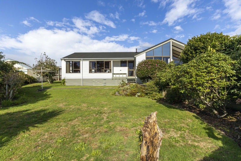 19 Caledonia Place, Highlands Park, New Plymouth - Carousel 1