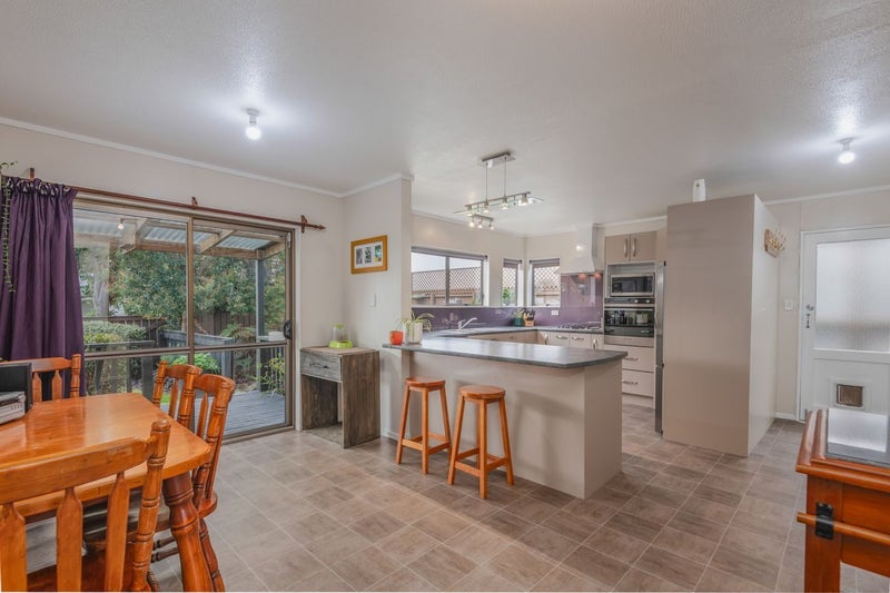 31 Rosedale Crescent, Cloverlea, Palmerston North - Carousel 2