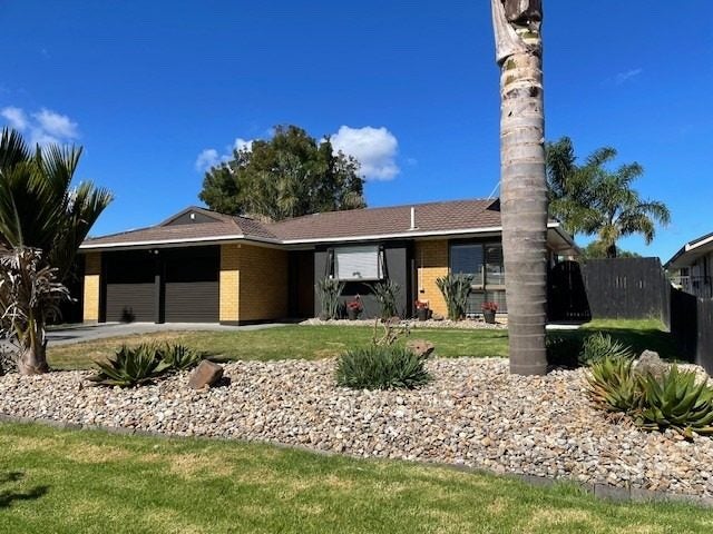 7 Donzella Place, Conifer Grove, Takanini - Carousel 2