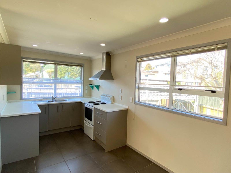 35 Aberfeldy Avenue, Highland Park, Auckland - Carousel 2