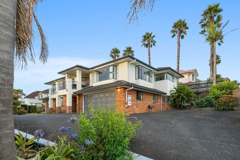 56 Ribbonwood Crescent, Goodwood Heights, Auckland - Carousel 1