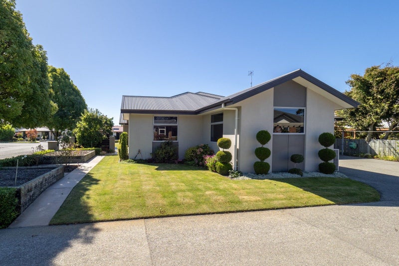 1 Beauvais Place, Allenton, Ashburton - Carousel 21