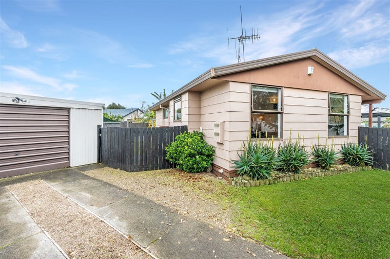 44B Lloyd Drive, Nawton, Hamilton - Carousel 2