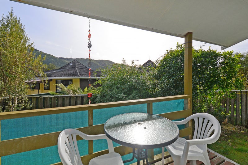 15 Amber Grove, Birchville, Upper Hutt - Carousel 1