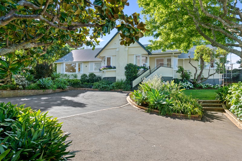 16 Bridge View Road, Birkenhead, Auckland - Carousel 1