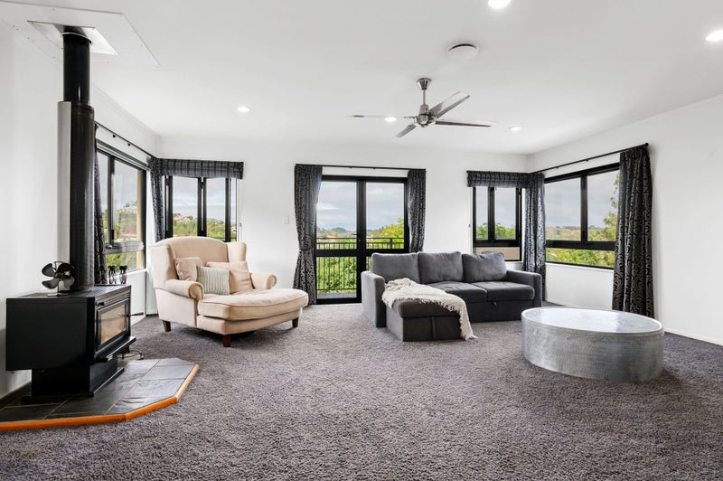 11 West Ridge Drive, Western Heights, Hamilton - Carousel 2