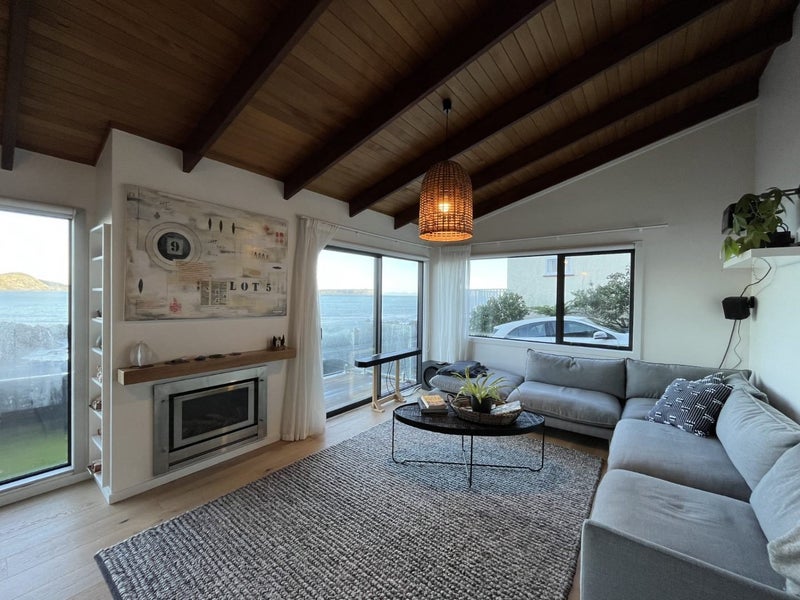 16 Moana Road, Plimmerton, Porirua - Carousel 2