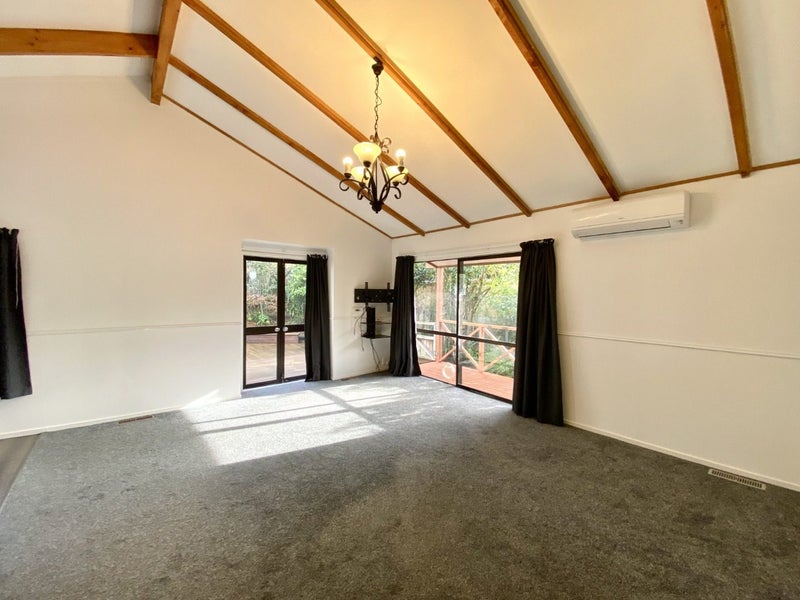 1/8 Alston Avenue, Kelston, Auckland - Carousel 2
