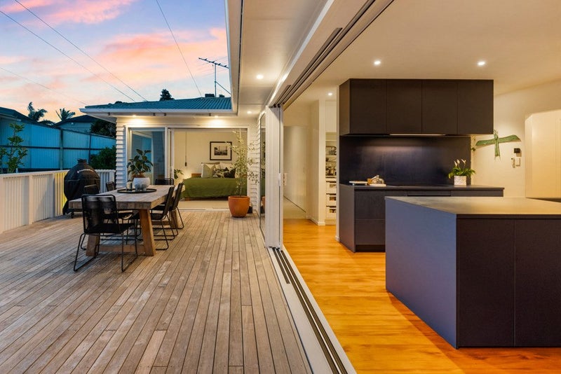 22 Teal Crescent, Beach Haven, Auckland - Carousel 2