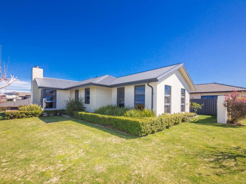 2 Greenlea Place, Frimley, Hastings - Carousel 2