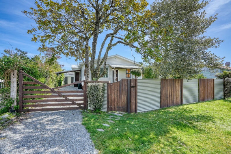 91 Davie Street, Hokitika - Carousel 1